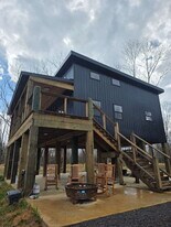 1160 Cottonwood Dr in Leakesville, MS - Building Photo