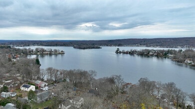 11 Mohawk Trail in East Hampton, CT - Building Photo - Building Photo