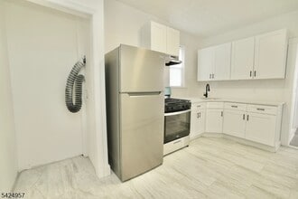 11 Howard Pl in Belleville, NJ - Building Photo - Building Photo