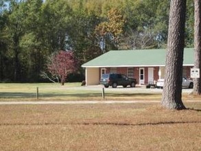 Midway Apartments in Dillon, SC - Building Photo - Building Photo