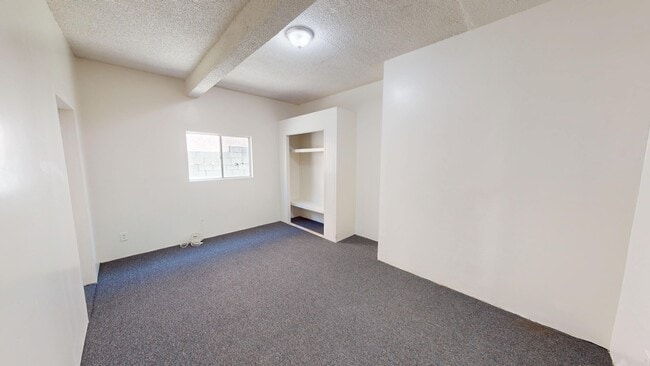 Beautiful Dormitory Style Housing Available in Los Angeles, CA - Foto de edificio - Building Photo