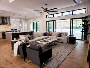 1125 Oakes Blvd in Naples, FL - Building Photo - Building Photo