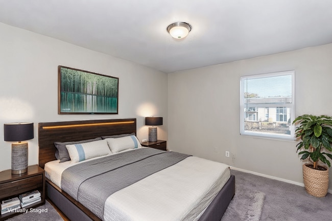 Ravenwood Apartments in Montgomery, AL - Foto de edificio - Building Photo