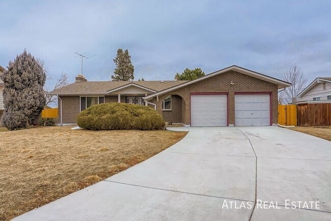 property at 3296 S Geneva St