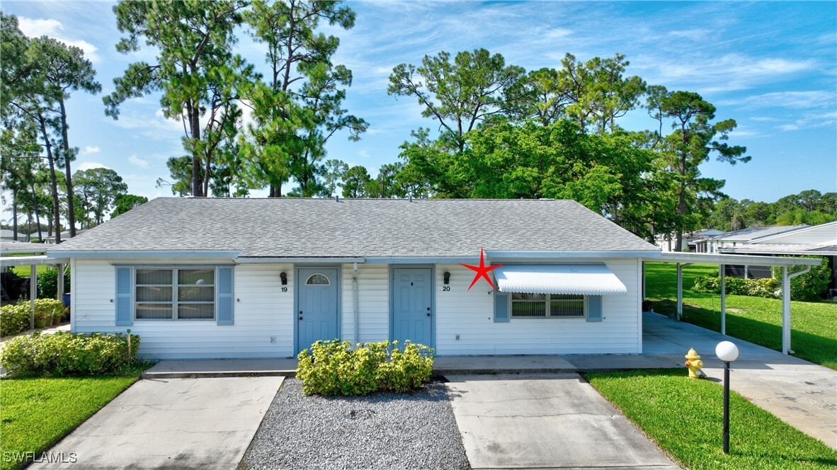 20 Pinewood Blvd in Lehigh Acres, FL - Building Photo