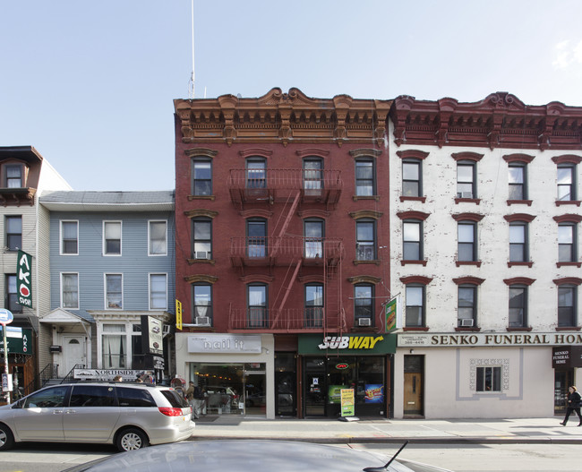 211 Bedford Ave in Brooklyn, NY - Building Photo - Building Photo