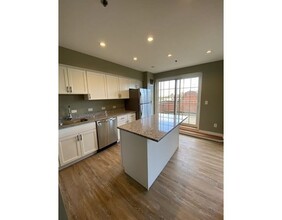 535 Commonwealth Ave in Boston, MA - Foto de edificio - Building Photo
