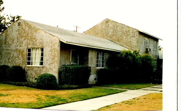 6319-6321 1/2 Fulton Ave. in Van Nuys, CA - Foto de edificio