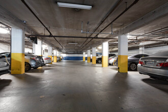 Crestwood Tower Apartments in Los Angeles, CA - Building Photo - Interior Photo