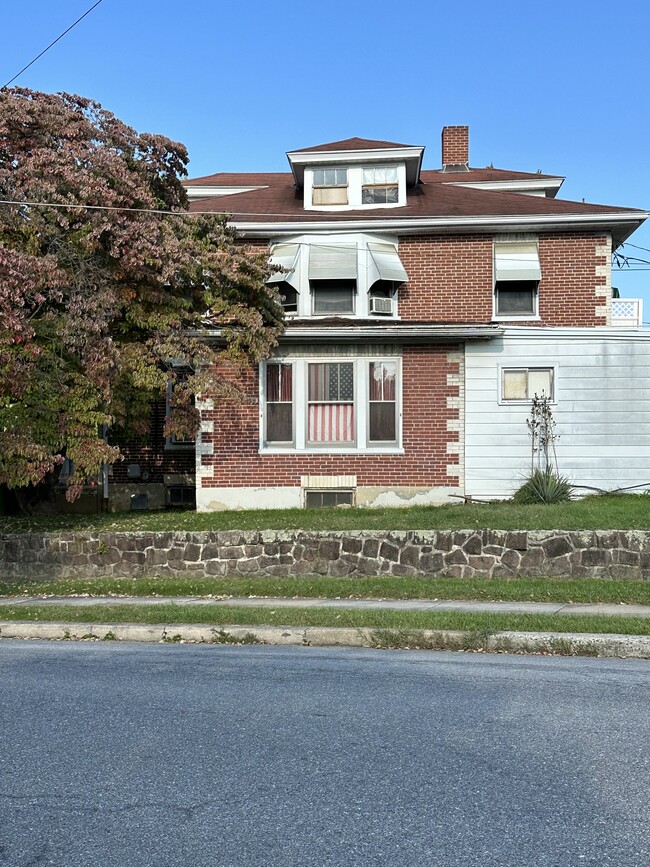 2 E Elm St, Unit # 2