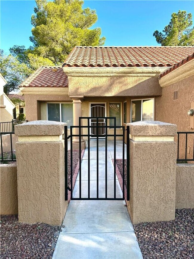 9001 Marble Dr in Las Vegas, NV - Building Photo - Building Photo
