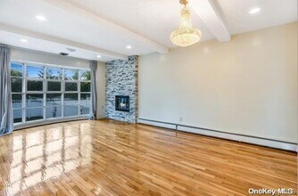 434 S Marginal Rd in Jericho, NY - Building Photo - Building Photo