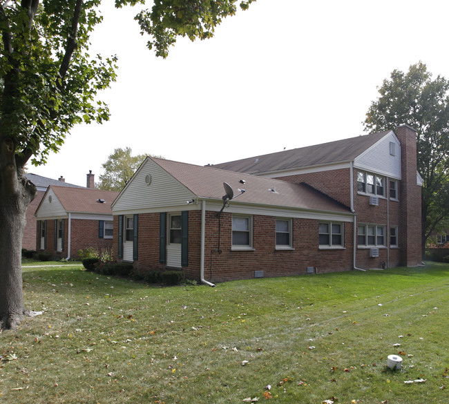 1337 Woodview Ln in Glenview, IL - Foto de edificio - Building Photo