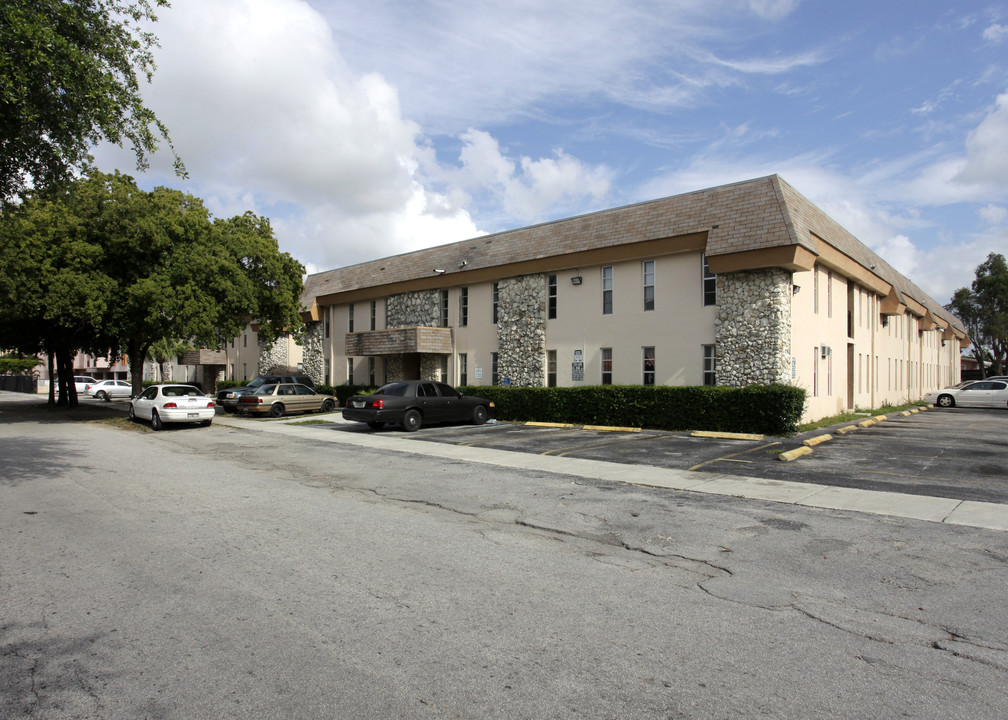 Northwood Apartments in Hialeah, FL - Building Photo