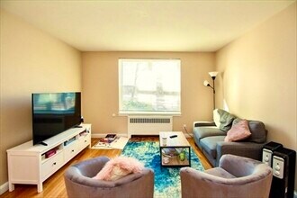 38 Dean Rd, Unit 1 in Brookline, MA - Building Photo - Building Photo