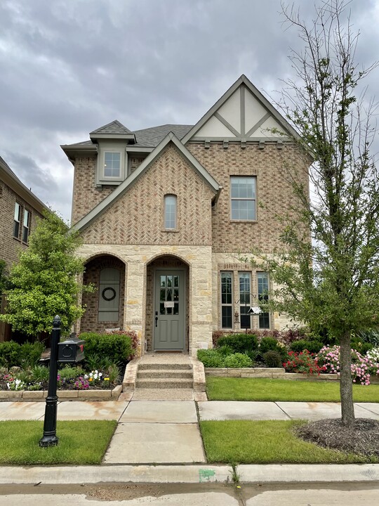 1326 Viridian Park Ln in Arlington, TX - Foto de edificio