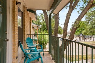 1624 Aquarena Springs Dr in San Marcos, TX - Building Photo