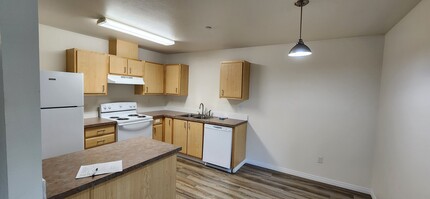 Mountain View Apartments in Ponderay, ID - Building Photo - Building Photo