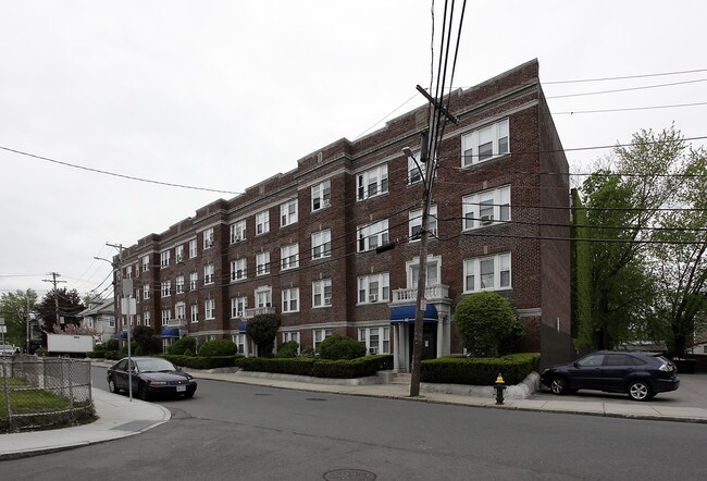 43 Linden St in Allston, MA - Foto de edificio - Building Photo