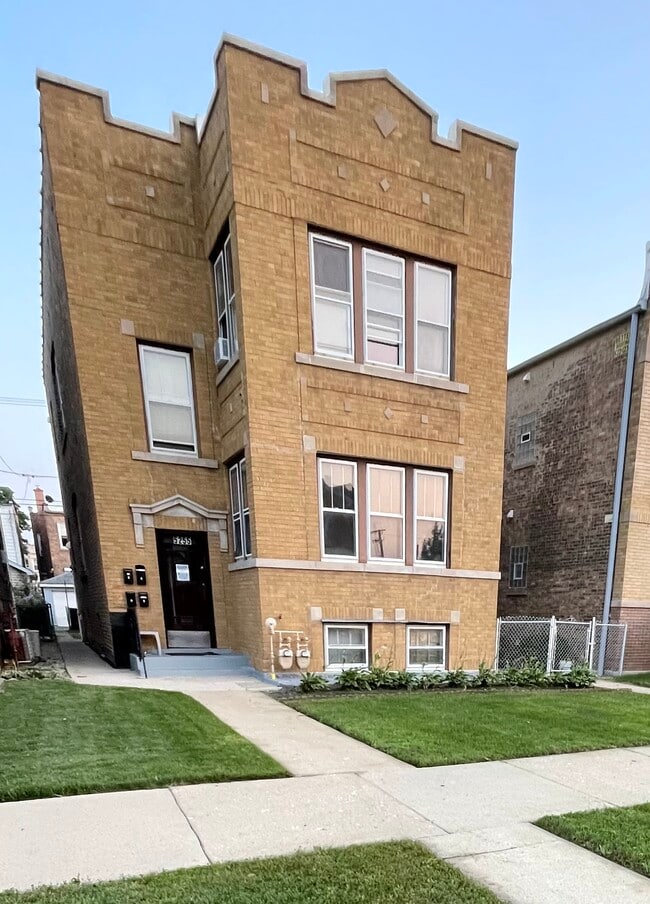 5255 W Henderson St, Unit 1
