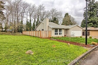7311 SE Michael Dr in Milwaukie, OR - Building Photo - Building Photo