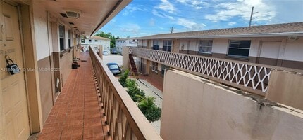 664 W 29th St-Unit -6 in Hialeah, FL - Building Photo - Building Photo