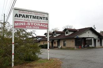 Cottondale Efficiency Apartments in Cottondale, AL - Building Photo - Building Photo