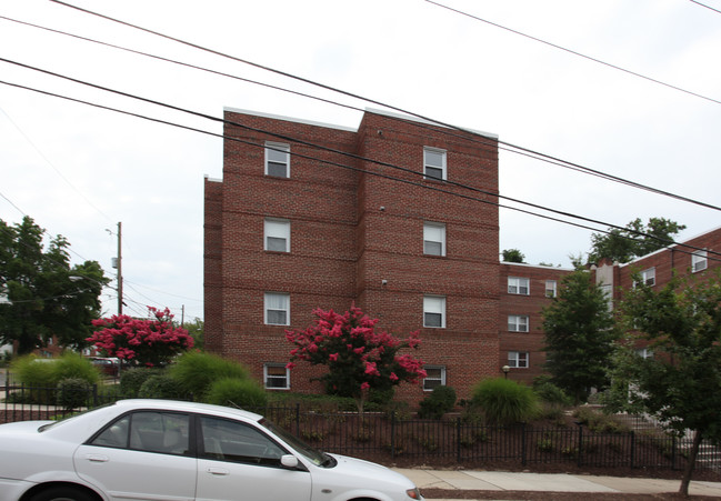 1800 28th St SE in Washington, DC - Foto de edificio - Building Photo