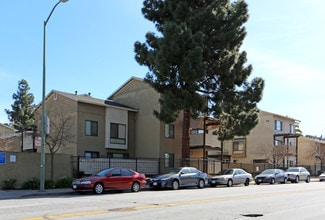 Town Center and Courtyards at Acorn in Oakland, CA - Building Photo - Building Photo