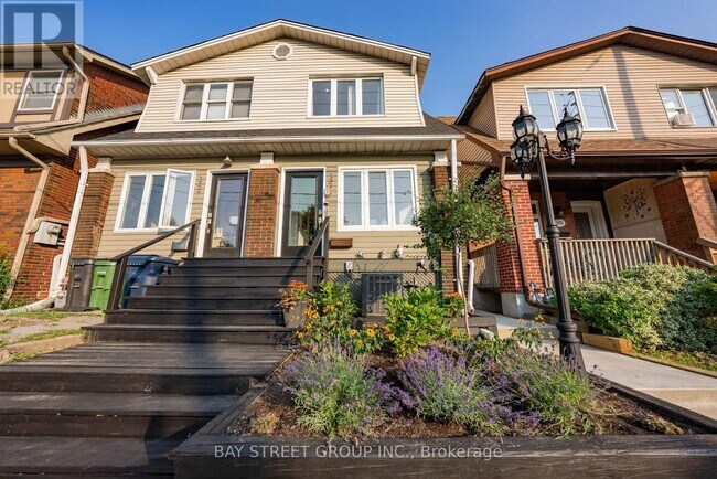 397 Kingston Rd in Toronto, ON - Building Photo - Building Photo