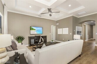 9248 Cormorant Dr in Naples, FL - Foto de edificio - Building Photo