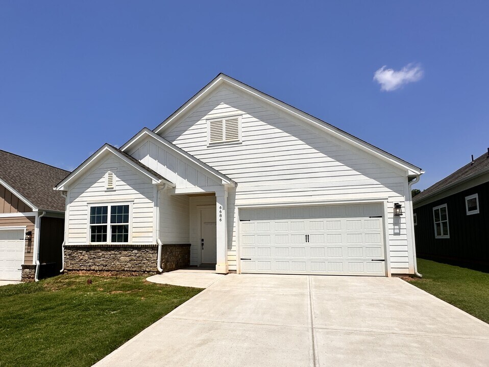6686 Star Dr in Sherrills Ford, NC - Building Photo