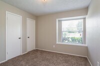 242 Maybrook Dr photo'