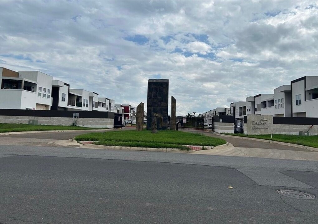 4217 Colbath Ave, Unit The Palms in McAllen, TX - Building Photo