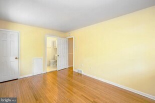 104 W Montgomery Ave in Ardmore, PA - Building Photo