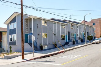 900 College St. in Los Angeles, CA - Building Photo - Building Photo