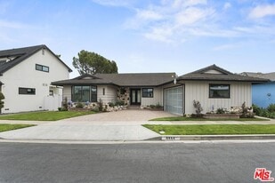 4444 Don Felipe Dr in Los Angeles, CA - Building Photo