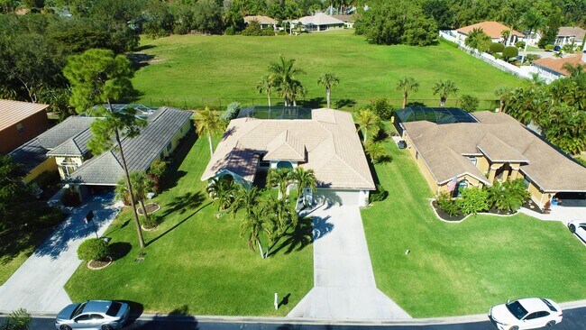 269 Sawgrass Ct in Naples, FL - Building Photo - Building Photo
