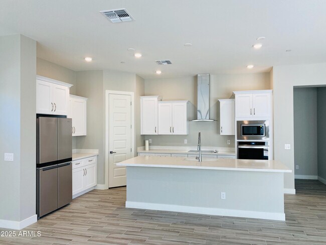 4061 E Augusta Ave in Chandler, AZ - Foto de edificio - Building Photo