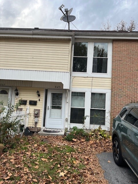 property at 825 Summit Chase Dr