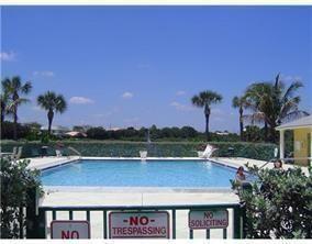 607 Meadows Cir in Boynton Beach, FL - Building Photo