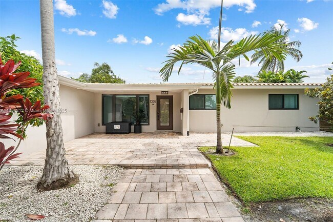 1305 Dewey St in Hollywood, FL - Building Photo - Building Photo