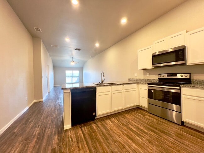 2120 N Avenue K in Lubbock, TX - Building Photo - Building Photo