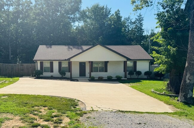 property at 3316 Hunters Point Pike