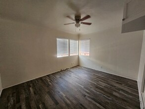 1250 Yosemite Dr in Los Angeles, CA - Building Photo - Building Photo