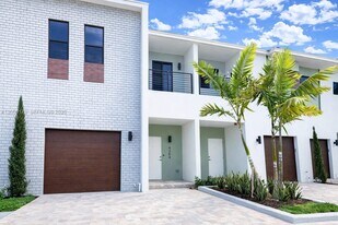 4384 NW 9th St. in Plantation, FL - Building Photo