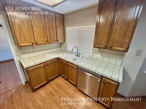 612 Hovey Way in Roseville, CA - Foto de edificio - Building Photo