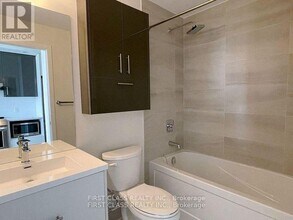 188 Fairview Mall Dr in Toronto, ON - Building Photo - Building Photo