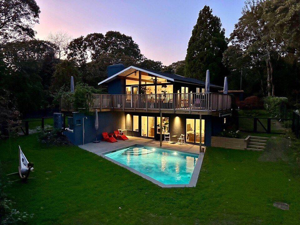 64 Cleveland Dr in Montauk, NY - Building Photo