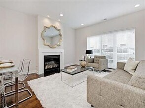 3438 N Milwaukee Ave in Chicago, IL - Building Photo - Building Photo